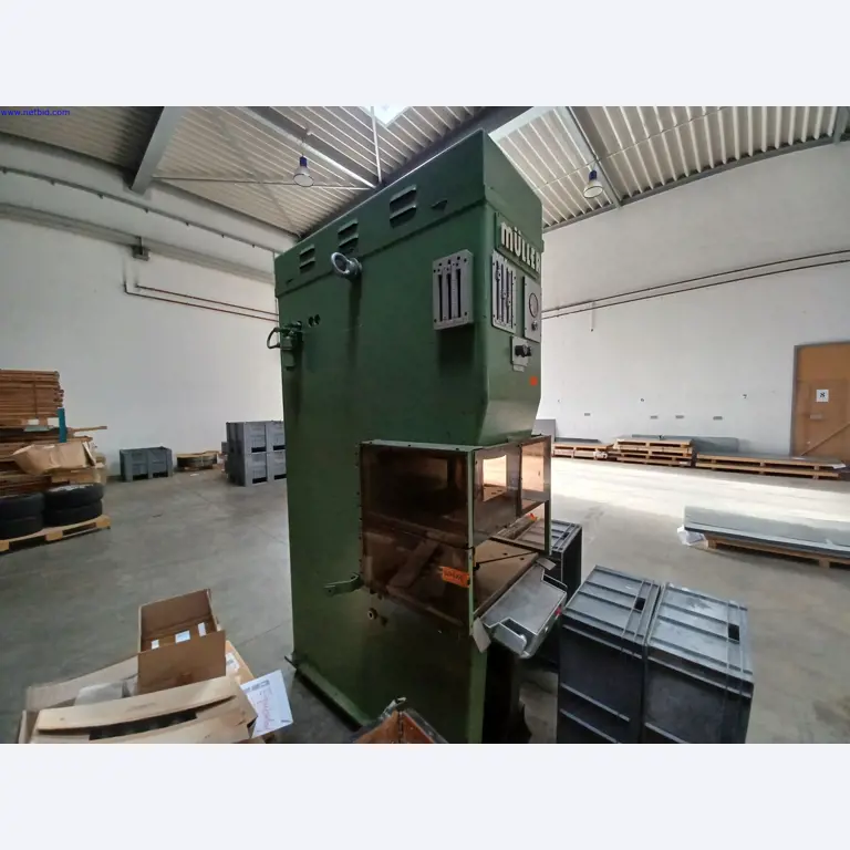 Maszyny producenta oświetlenia, w tym do obróbki metalu z akcesoriami, system ciągłego malowania, regały wysokiego składowania, wózki przemysłowe, pojazdy, sprzęt IT i biurowy-4