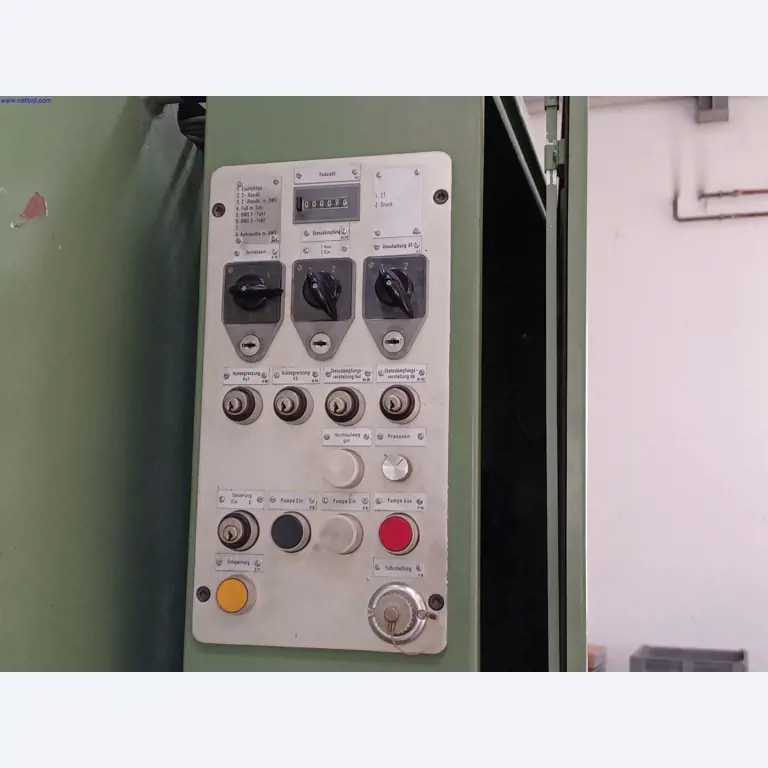 Maszyny producenta oświetlenia, w tym do obróbki metalu z akcesoriami, system ciągłego malowania, regały wysokiego składowania, wózki przemysłowe, pojazdy, sprzęt IT i biurowy-6