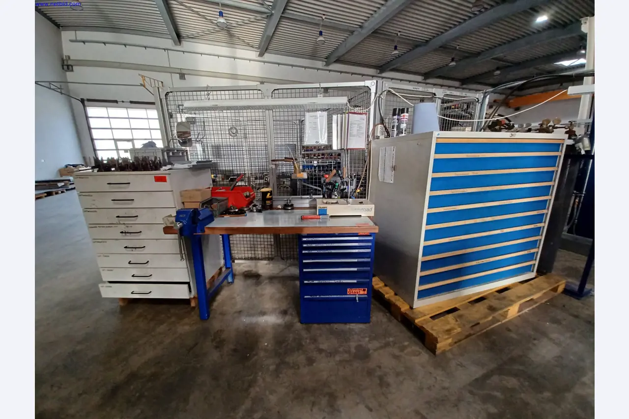 Maszyny producenta oświetlenia, w tym do obróbki metalu z akcesoriami, system ciągłego malowania, regały wysokiego składowania, wózki przemysłowe, pojazdy, sprzęt IT i biurowy-1