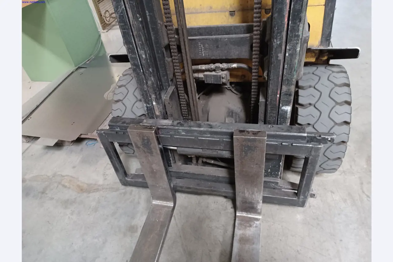 Machines of a lighting manufacturer for metalworking with accessories, continuous painting system, high-bay racking, industrial trucks, vehicles, IT and office equipment-7