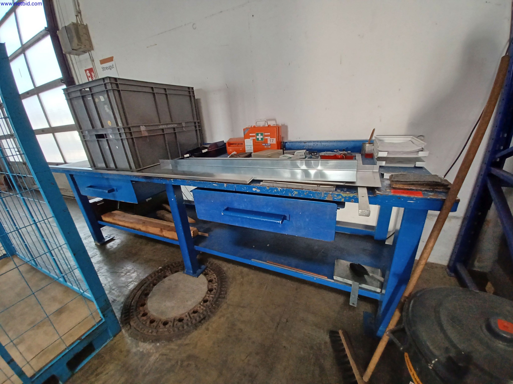 Machines of a lighting manufacturer for metalworking with accessories, continuous painting system, high-bay racking, industrial trucks, vehicles, IT and office equipment-1