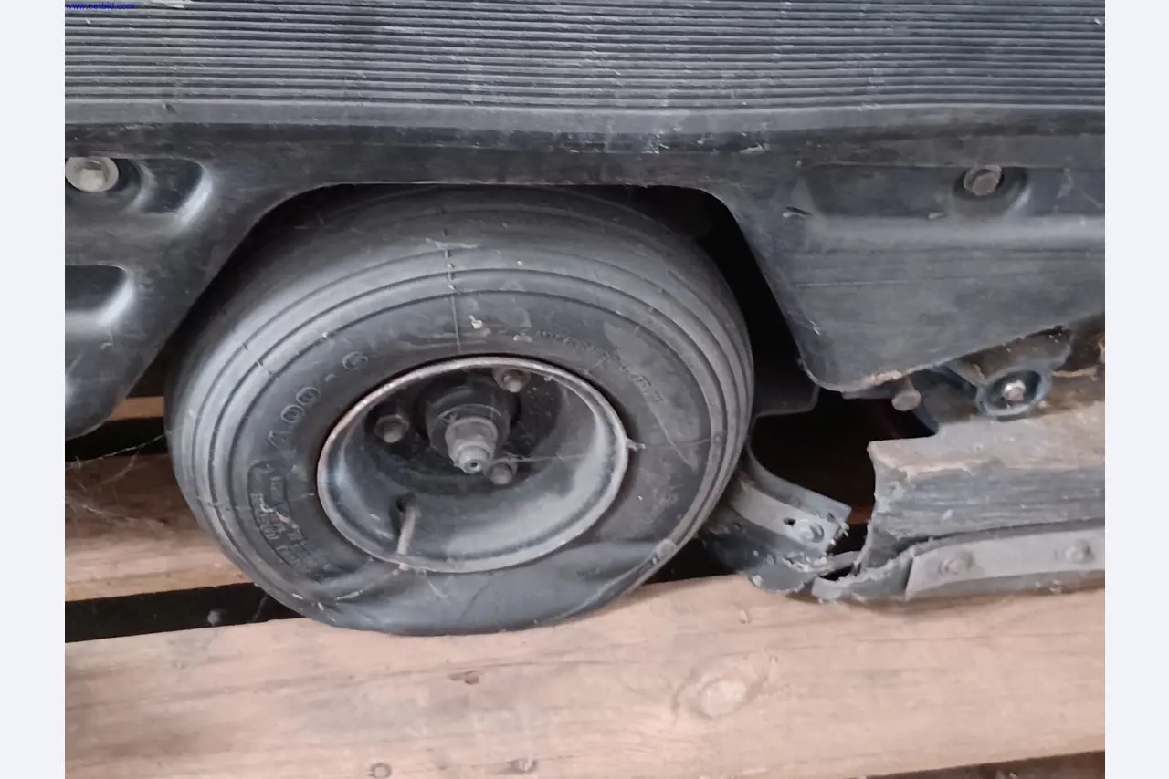 Machines of a lighting manufacturer for metalworking with accessories, continuous painting system, high-bay racking, industrial trucks, vehicles, IT and office equipment-3