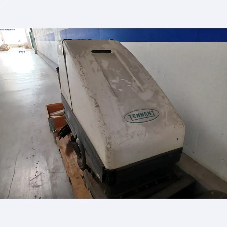 Machines of a lighting manufacturer for metalworking with accessories, continuous painting system, high-bay racking, industrial trucks, vehicles, IT and office equipment-4