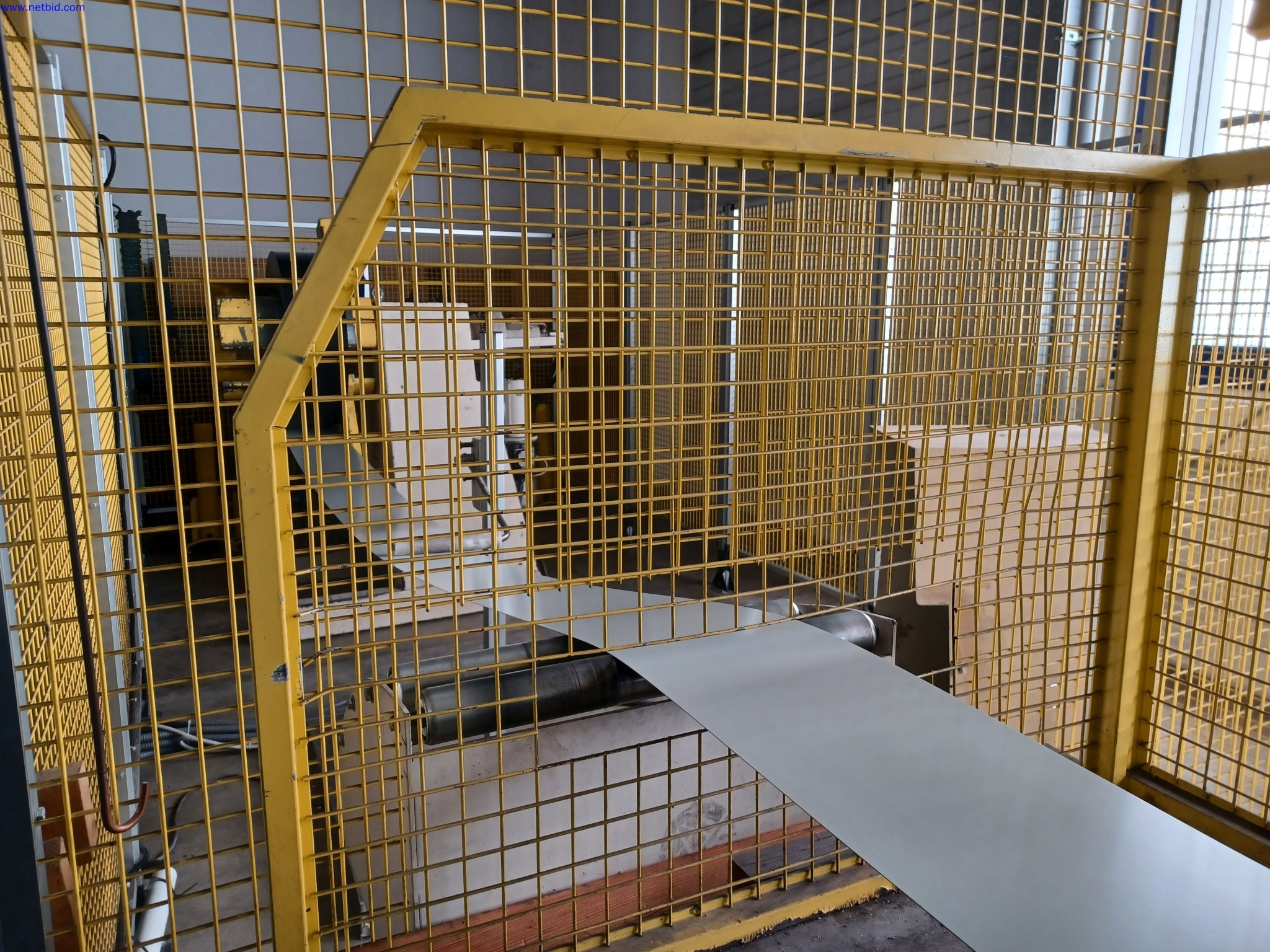 Machines of a lighting manufacturer for metalworking with accessories, continuous painting system, high-bay racking, industrial trucks, vehicles, IT and office equipment-10