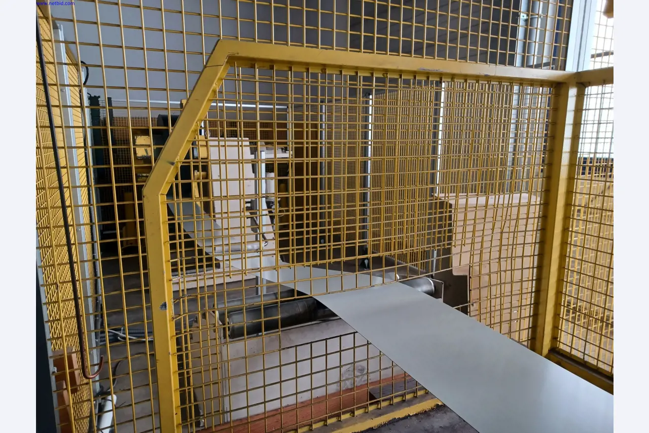 Machines of a lighting manufacturer for metalworking with accessories, continuous painting system, high-bay racking, industrial trucks, vehicles, IT and office equipment-10