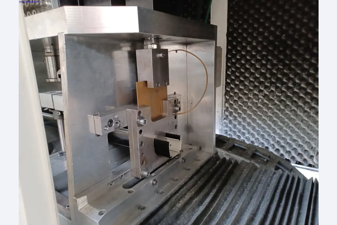 Machines of a lighting manufacturer for metalworking with accessories, continuous painting system, high-bay racking, industrial trucks, vehicles, IT and office equipment-7