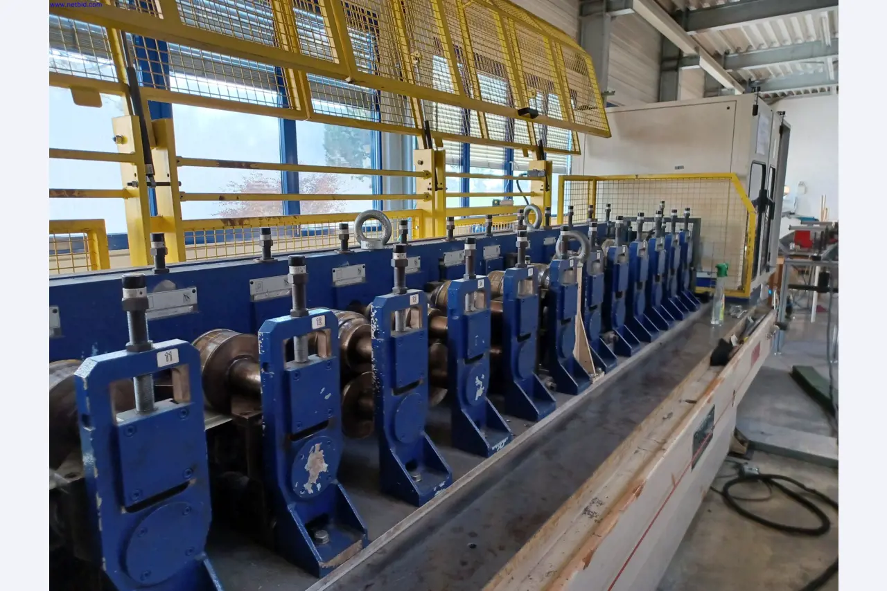 Machines of a lighting manufacturer for metalworking with accessories, continuous painting system, high-bay racking, industrial trucks, vehicles, IT and office equipment-9