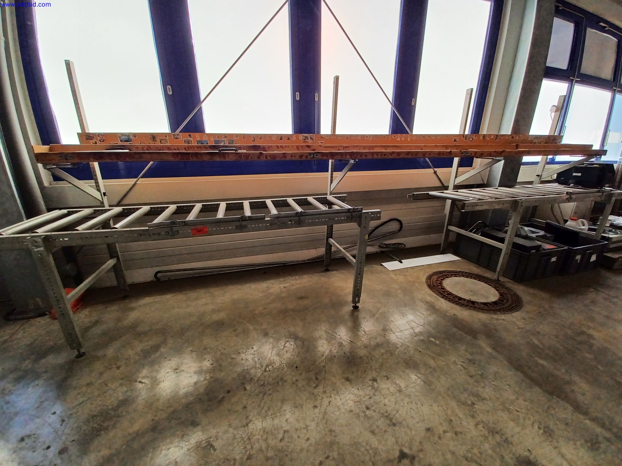 Maschinen eines Leuchtenherstellers u.a. zur Metallbearbeitung mit Zubehör, Durchlauflackier-anlage, Hochregal, Flurförderfahrzeuge, Fahrzeuge, IT- und Büroeinrichtung-1