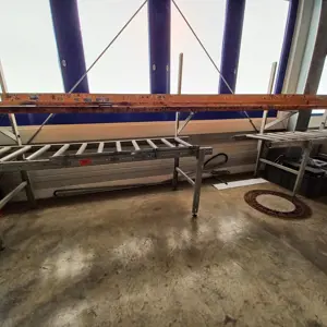 5 lfm. Roller conveyor