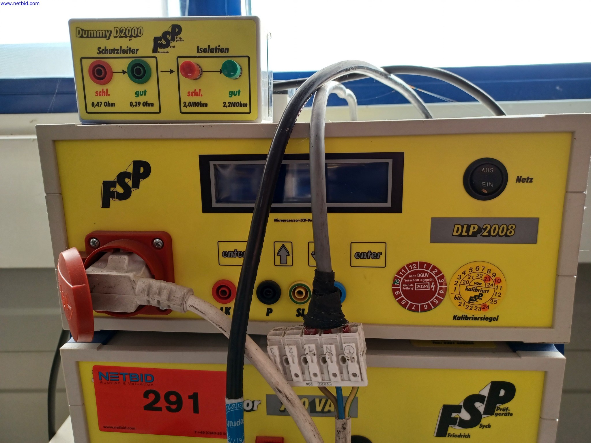 Maszyny producenta oświetlenia, w tym do obróbki metalu z akcesoriami, system ciągłego malowania, regały wysokiego składowania, wózki przemysłowe, pojazdy, sprzęt IT i biurowy-1