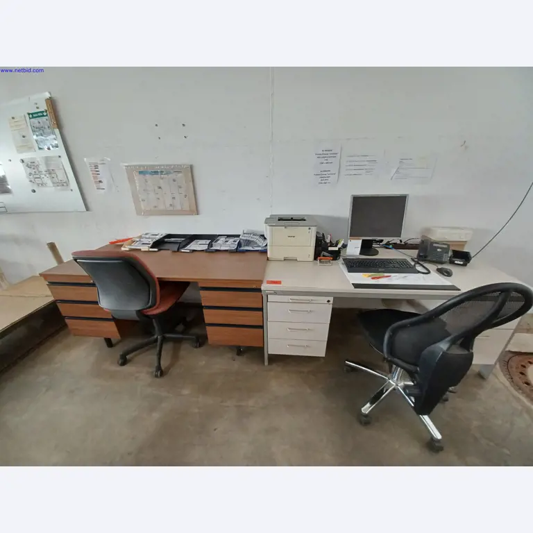 Maszyny producenta oświetlenia, w tym do obróbki metalu z akcesoriami, system ciągłego malowania, regały wysokiego składowania, wózki przemysłowe, pojazdy, sprzęt IT i biurowy-1