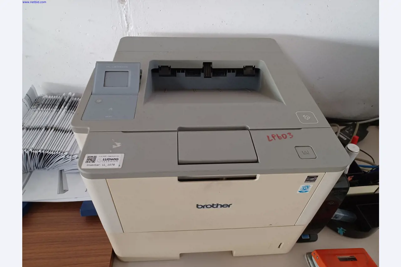 Maszyny producenta oświetlenia, w tym do obróbki metalu z akcesoriami, system ciągłego malowania, regały wysokiego składowania, wózki przemysłowe, pojazdy, sprzęt IT i biurowy-3