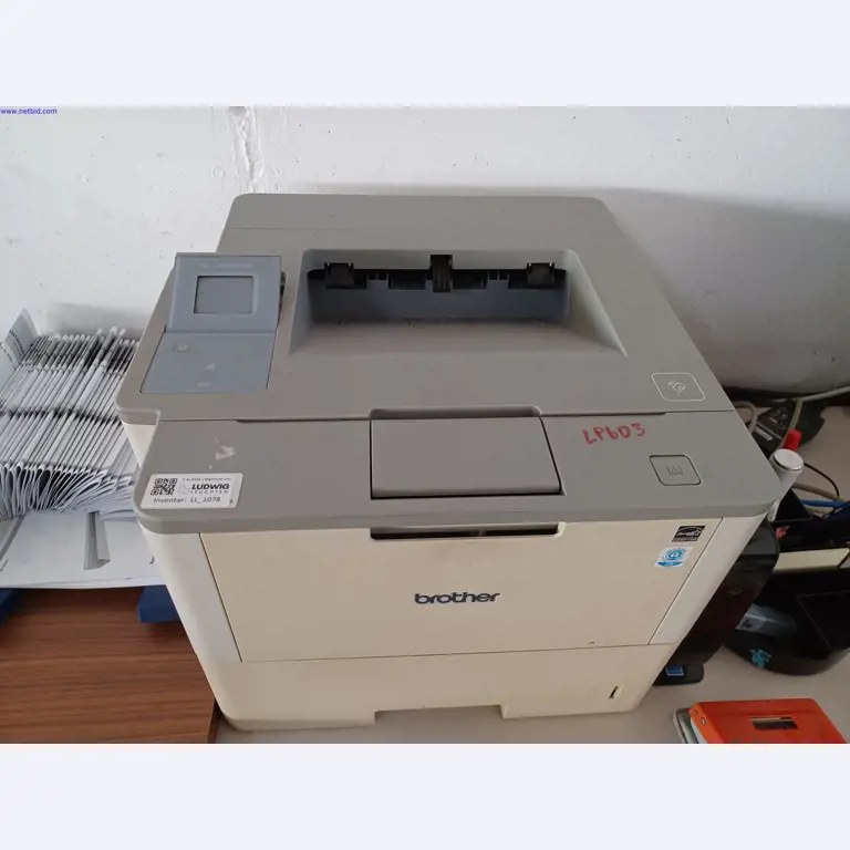 Maszyny producenta oświetlenia, w tym do obróbki metalu z akcesoriami, system ciągłego malowania, regały wysokiego składowania, wózki przemysłowe, pojazdy, sprzęt IT i biurowy-3