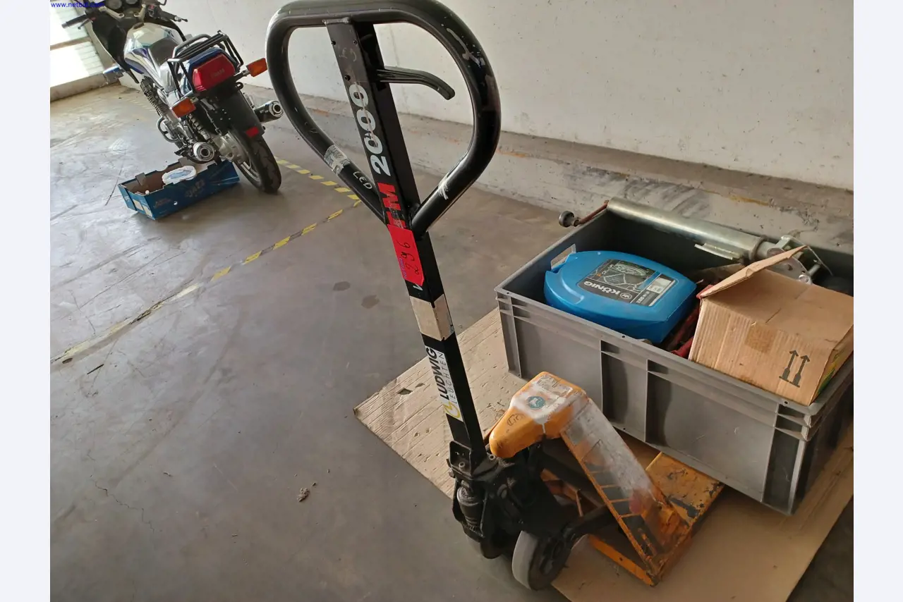 Machines of a lighting manufacturer for metalworking with accessories, continuous painting system, high-bay racking, industrial trucks, vehicles, IT and office equipment-1