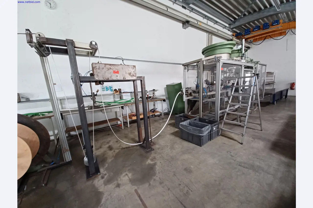 Maszyny producenta oświetlenia, w tym do obróbki metalu z akcesoriami, system ciągłego malowania, regały wysokiego składowania, wózki przemysłowe, pojazdy, sprzęt IT i biurowy-1