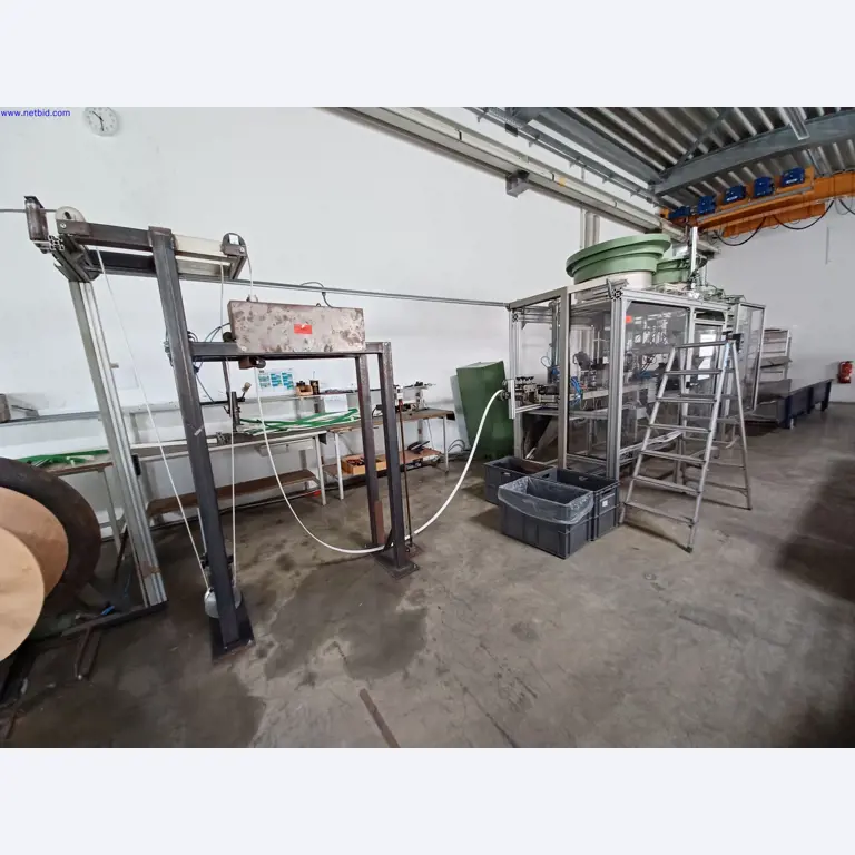 Maszyny producenta oświetlenia, w tym do obróbki metalu z akcesoriami, system ciągłego malowania, regały wysokiego składowania, wózki przemysłowe, pojazdy, sprzęt IT i biurowy-1