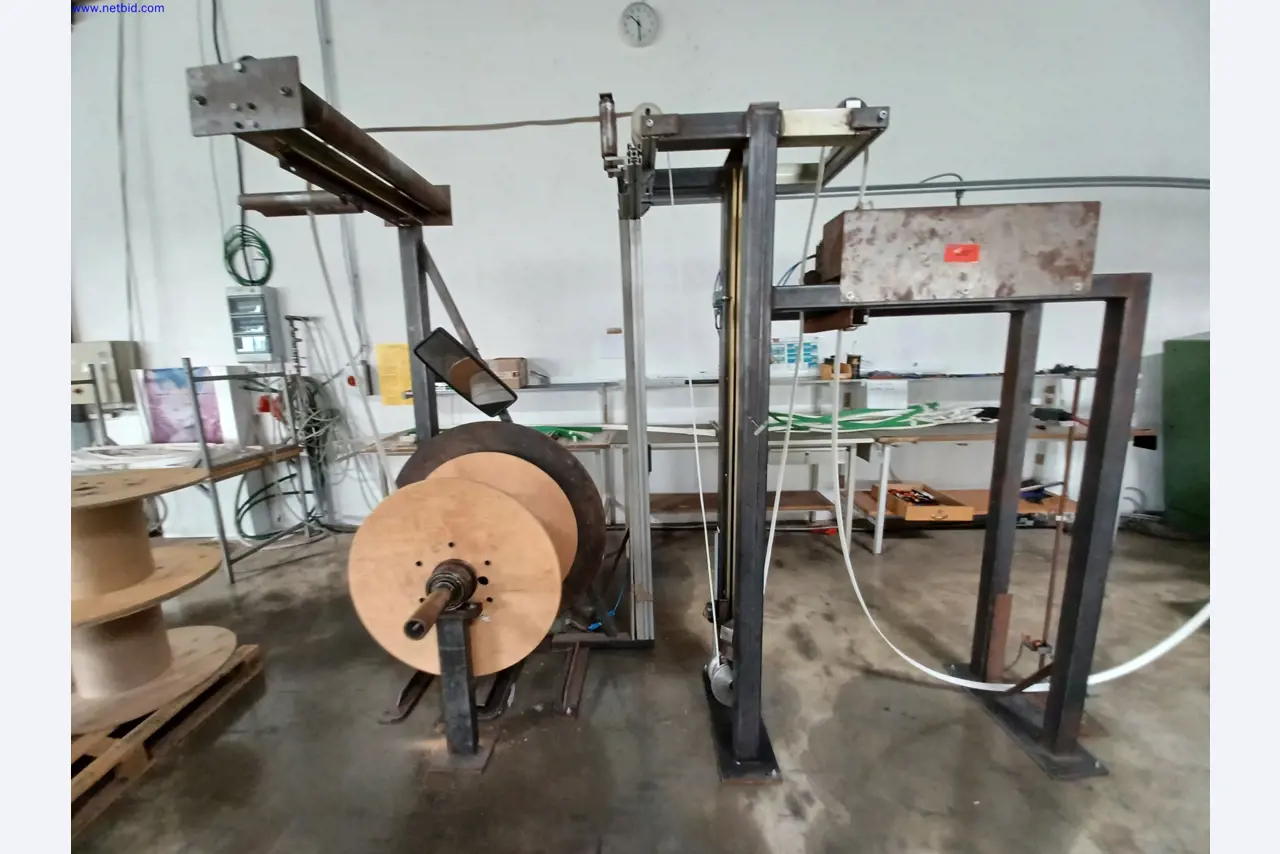 Maszyny producenta oświetlenia, w tym do obróbki metalu z akcesoriami, system ciągłego malowania, regały wysokiego składowania, wózki przemysłowe, pojazdy, sprzęt IT i biurowy-2