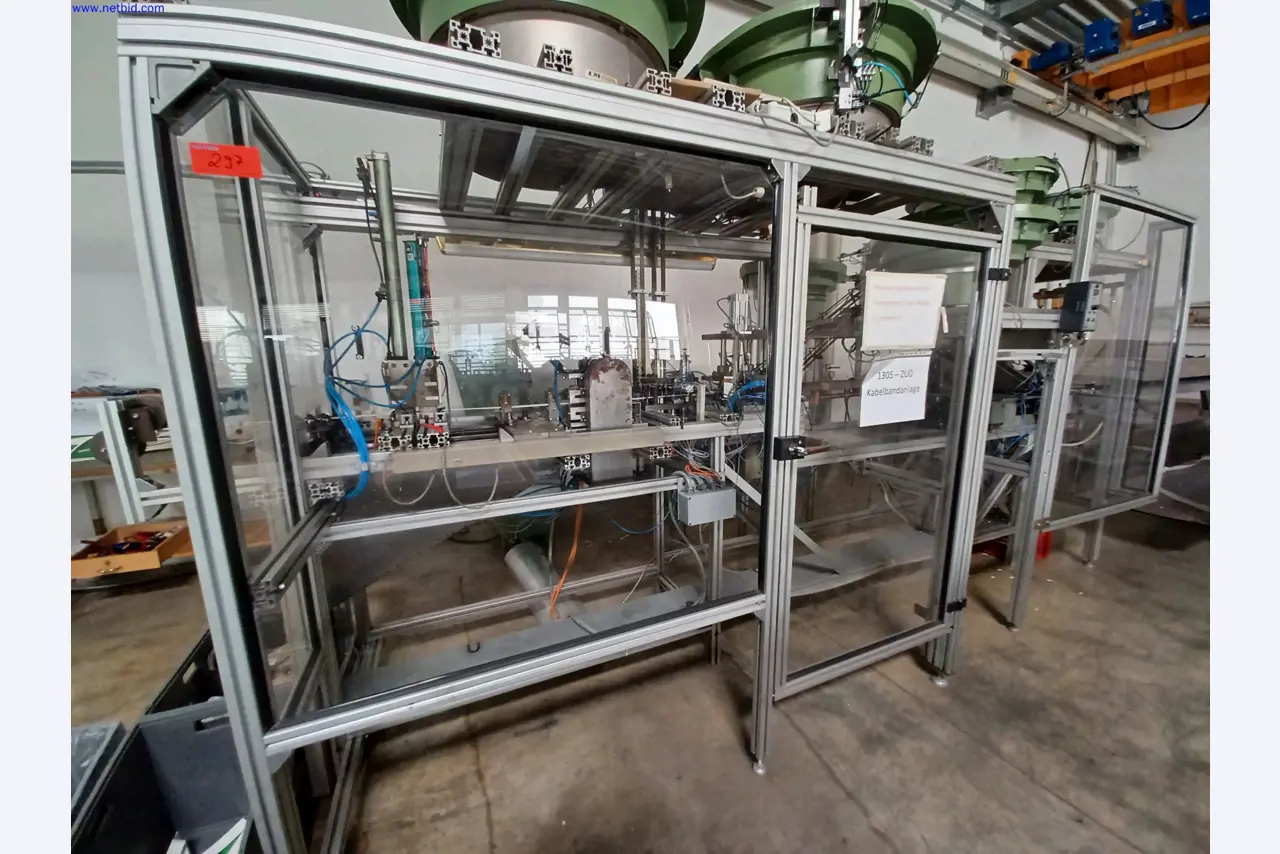 Maszyny producenta oświetlenia, w tym do obróbki metalu z akcesoriami, system ciągłego malowania, regały wysokiego składowania, wózki przemysłowe, pojazdy, sprzęt IT i biurowy-3