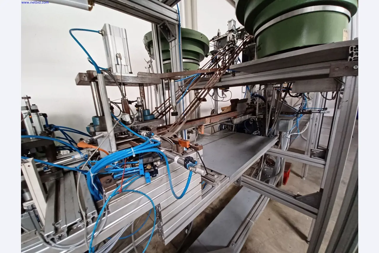 Maszyny producenta oświetlenia, w tym do obróbki metalu z akcesoriami, system ciągłego malowania, regały wysokiego składowania, wózki przemysłowe, pojazdy, sprzęt IT i biurowy-5