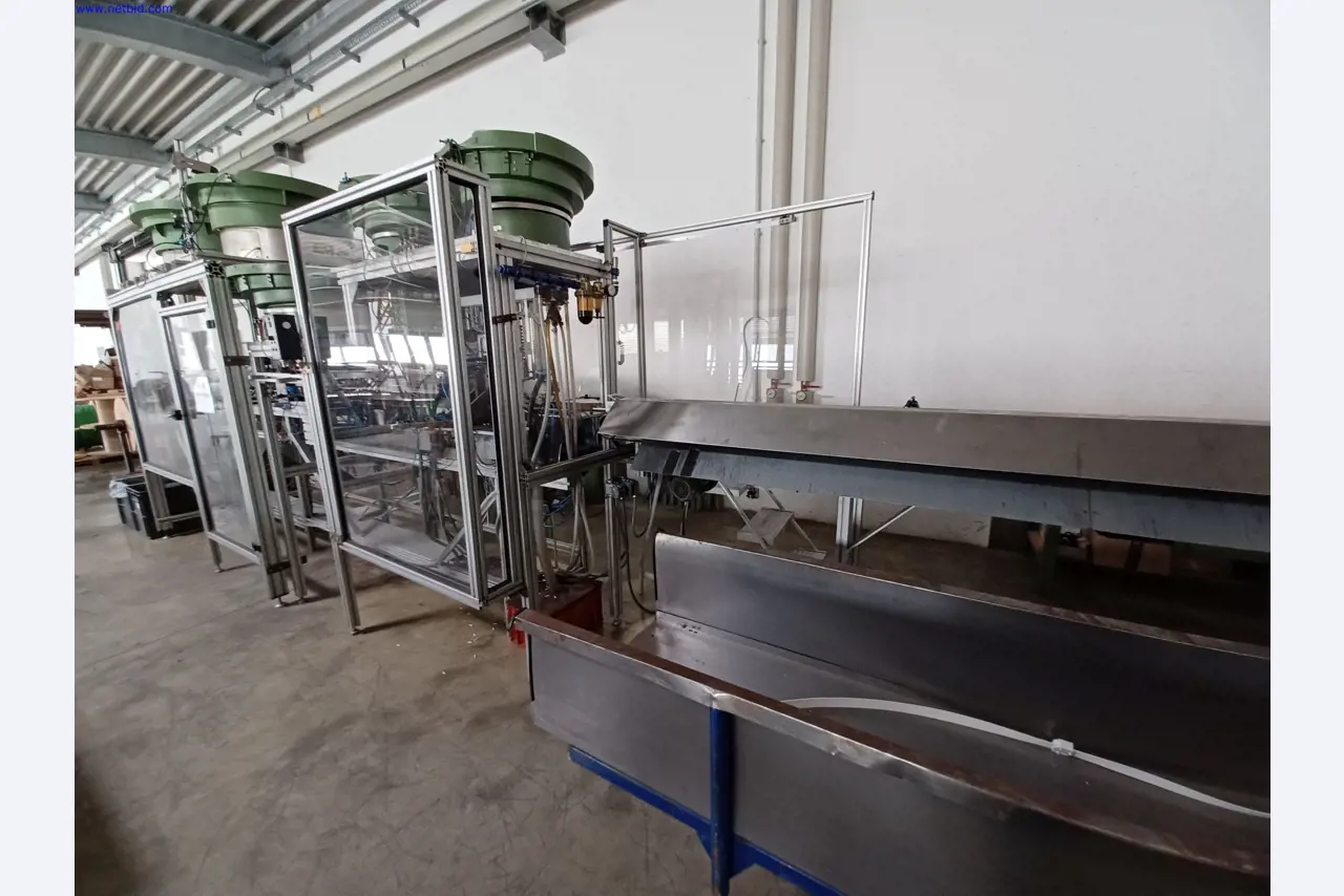 Maszyny producenta oświetlenia, w tym do obróbki metalu z akcesoriami, system ciągłego malowania, regały wysokiego składowania, wózki przemysłowe, pojazdy, sprzęt IT i biurowy-6