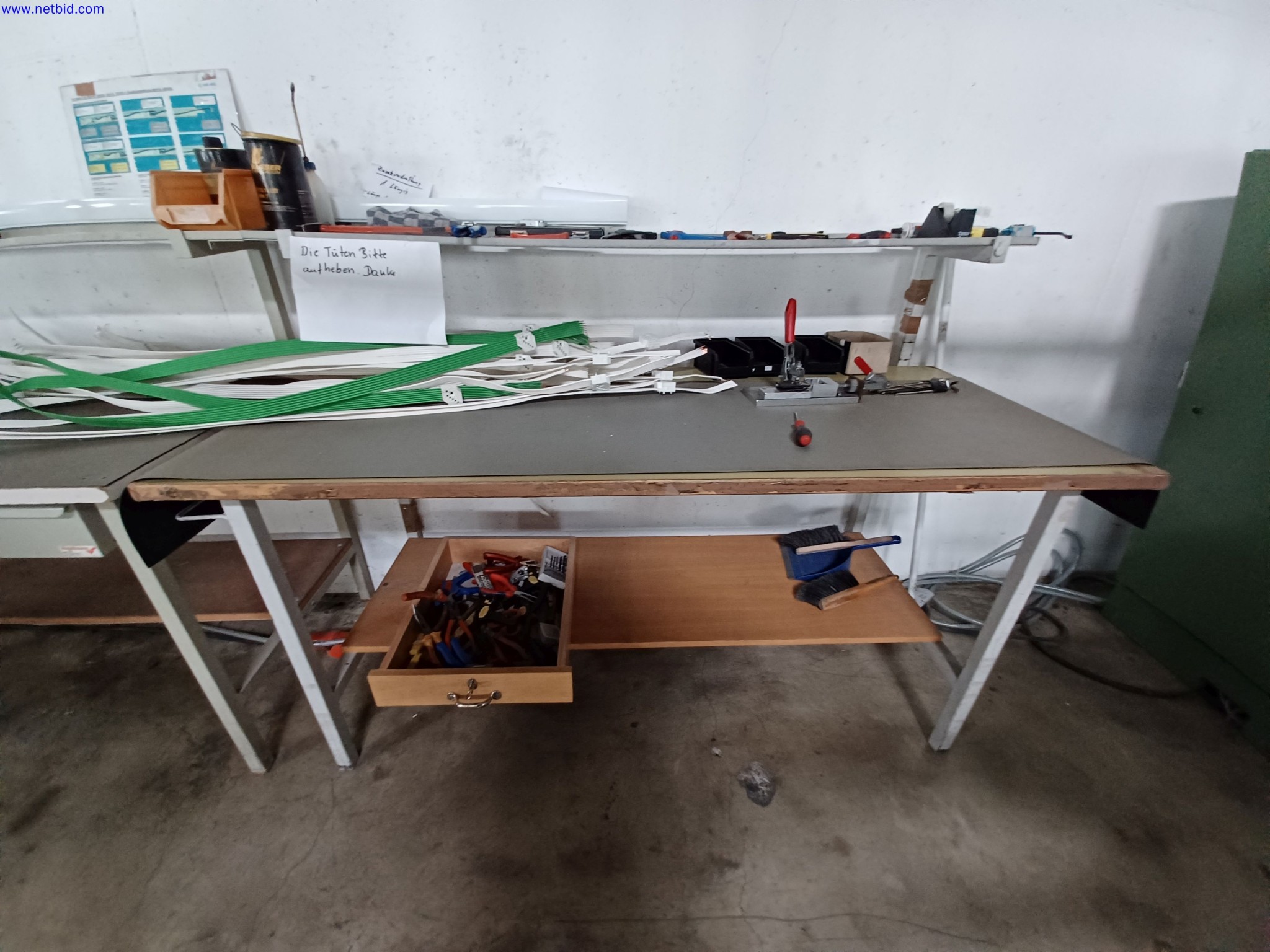 Stroji proizvajalca razsvetljave, vključno s stroji za obdelavo kovin z dodatki, sistemom za neprekinjeno barvanje, visokimi regali, industrijskimi tovornjaki, vozili, informacijsko in pisarniško opremo-2