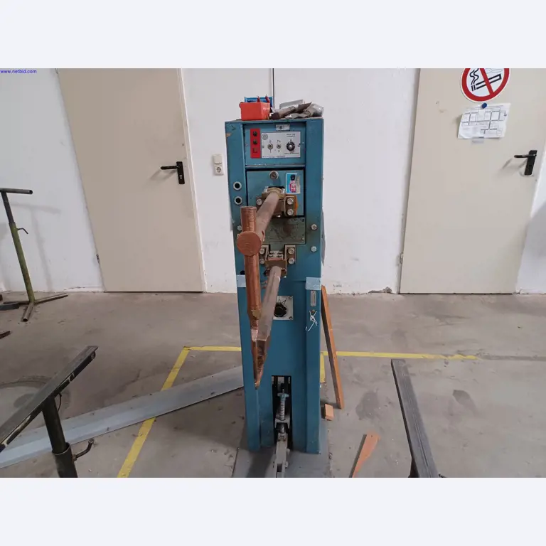 Machines of a lighting manufacturer for metalworking with accessories, continuous painting system, high-bay racking, industrial trucks, vehicles, IT and office equipment-4