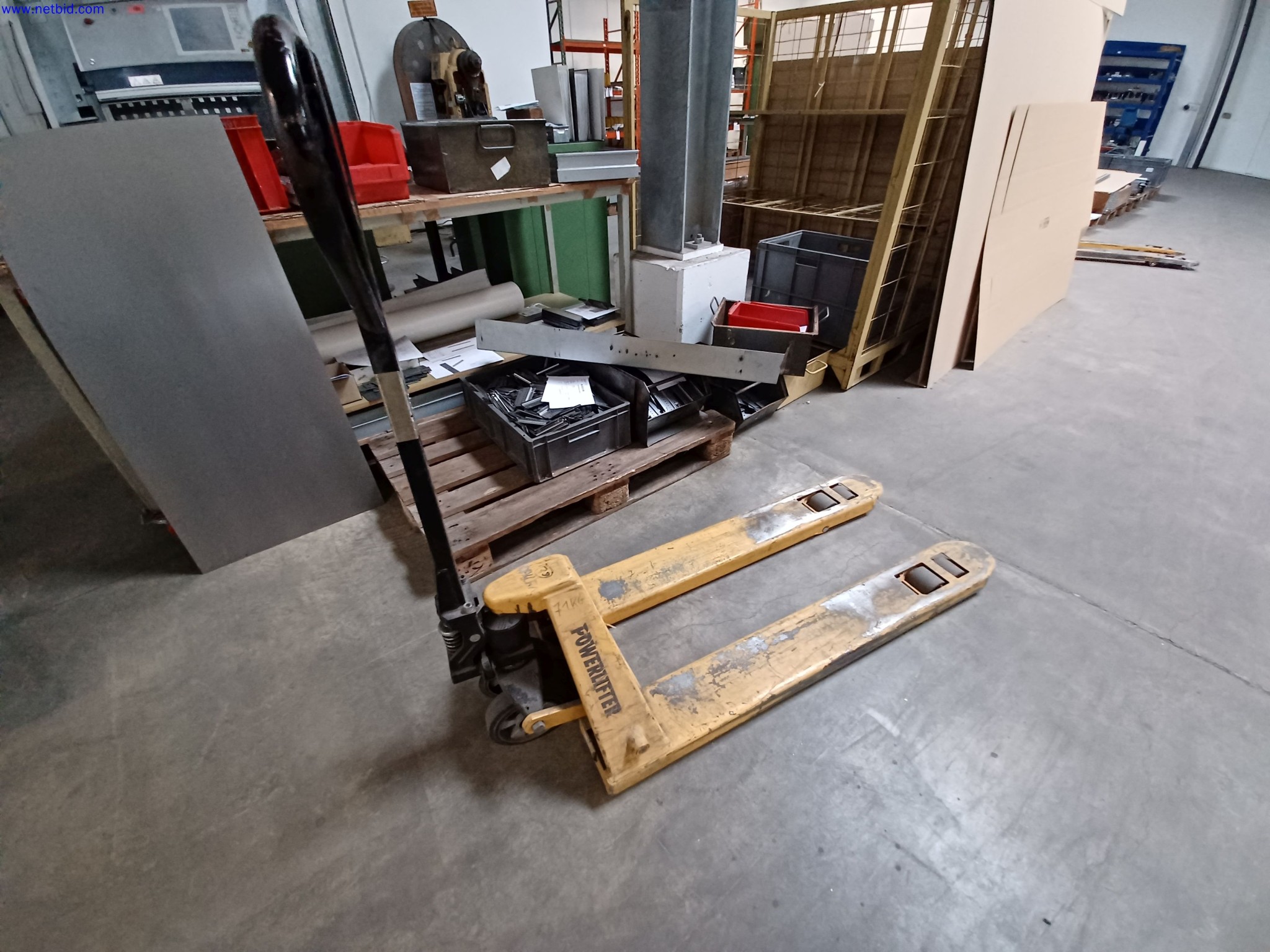 Machines of a lighting manufacturer for metalworking with accessories, continuous painting system, high-bay racking, industrial trucks, vehicles, IT and office equipment-1