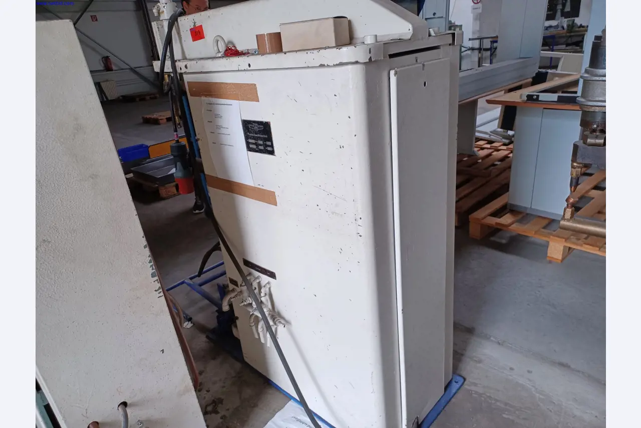 Máquinas de un fabricante de iluminación, incluso para la metalurgia con accesorios, sistema de pintura continua, estanterías altas, carretillas industriales, vehículos, equipos informáticos y de oficina.-5