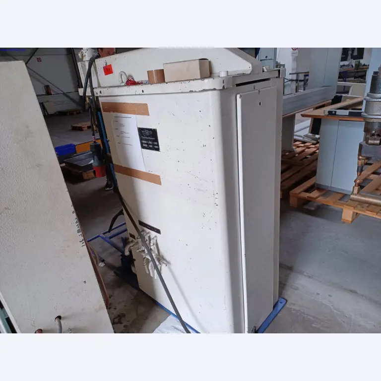 Máquinas de un fabricante de iluminación, incluso para la metalurgia con accesorios, sistema de pintura continua, estanterías altas, carretillas industriales, vehículos, equipos informáticos y de oficina.-5