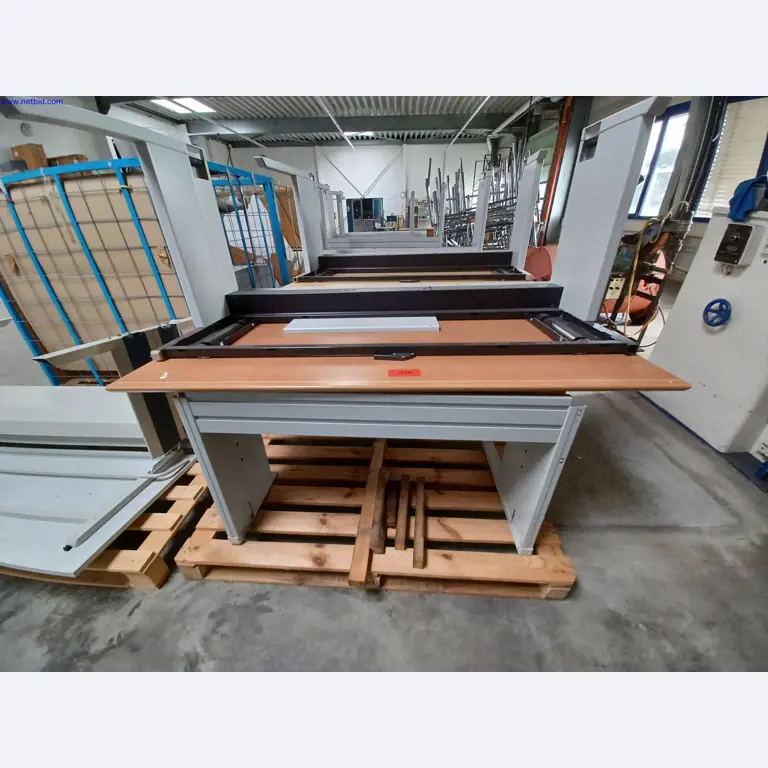 Maschinen eines Leuchtenherstellers u.a. zur Metallbearbeitung mit Zubehör, Durchlauflackier-anlage, Hochregal, Flurförderfahrzeuge, Fahrzeuge, IT- und Büroeinrichtung-2