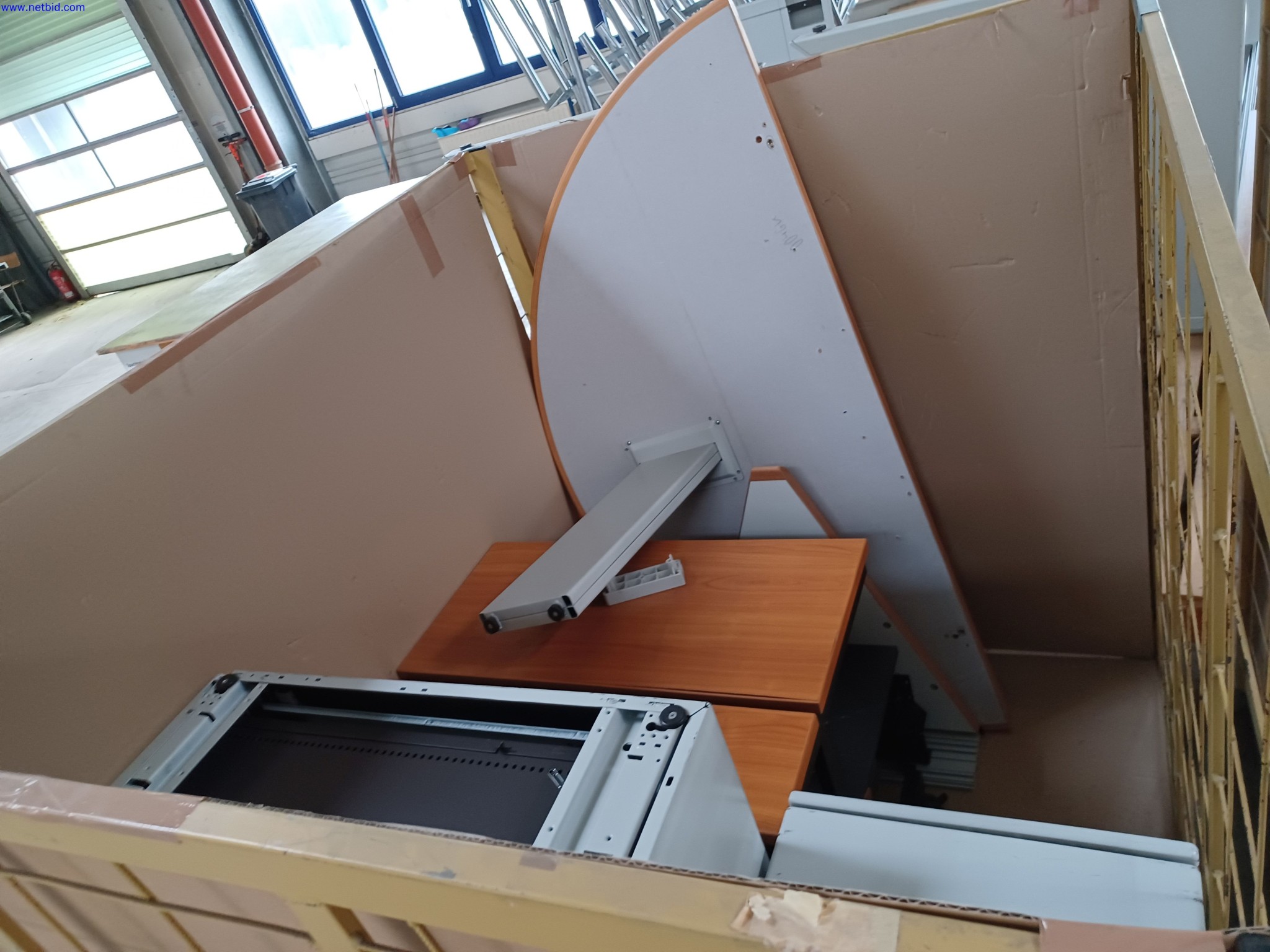 Machines of a lighting manufacturer for metalworking with accessories, continuous painting system, high-bay racking, industrial trucks, vehicles, IT and office equipment-6