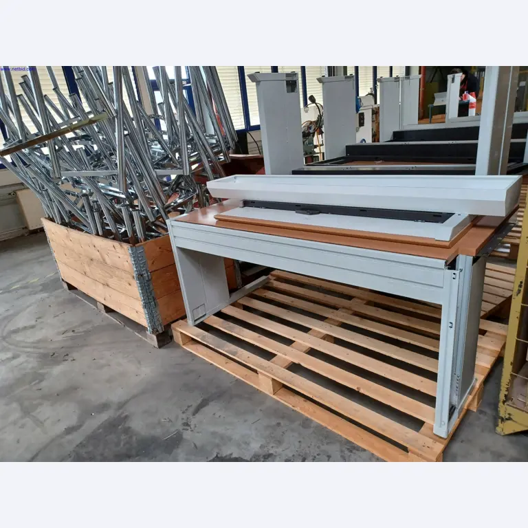 Maschinen eines Leuchtenherstellers u.a. zur Metallbearbeitung mit Zubehör, Durchlauflackier-anlage, Hochregal, Flurförderfahrzeuge, Fahrzeuge, IT- und Büroeinrichtung-7