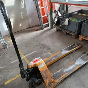 Pallet truck