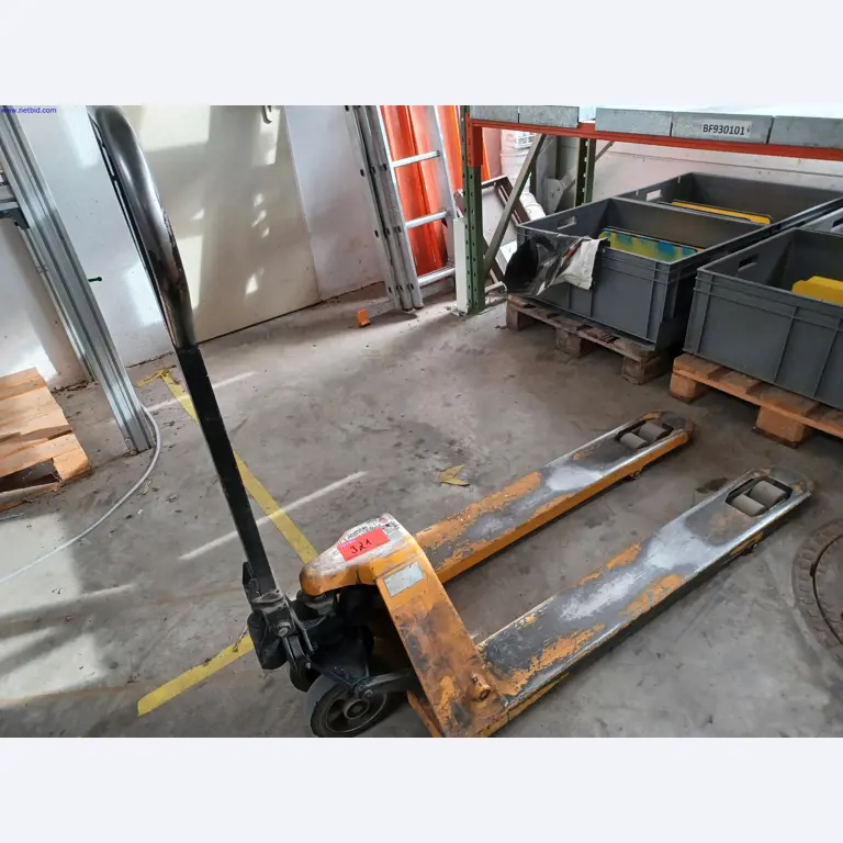 Maszyny producenta oświetlenia, w tym do obróbki metalu z akcesoriami, system ciągłego malowania, regały wysokiego składowania, wózki przemysłowe, pojazdy, sprzęt IT i biurowy-1