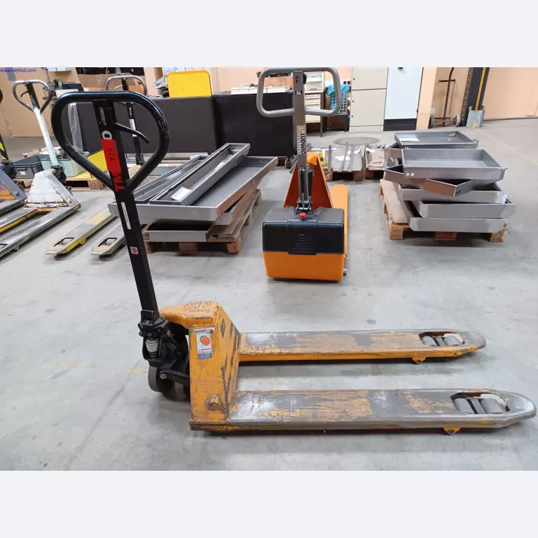 Machines d'un fabricant de luminaires, entre autres pour le travail du métal avec accessoires, installation de peinture en continu, rayonnage en hauteur, véhicules de manutention, véhicules, équipement informatique et de bureau-1