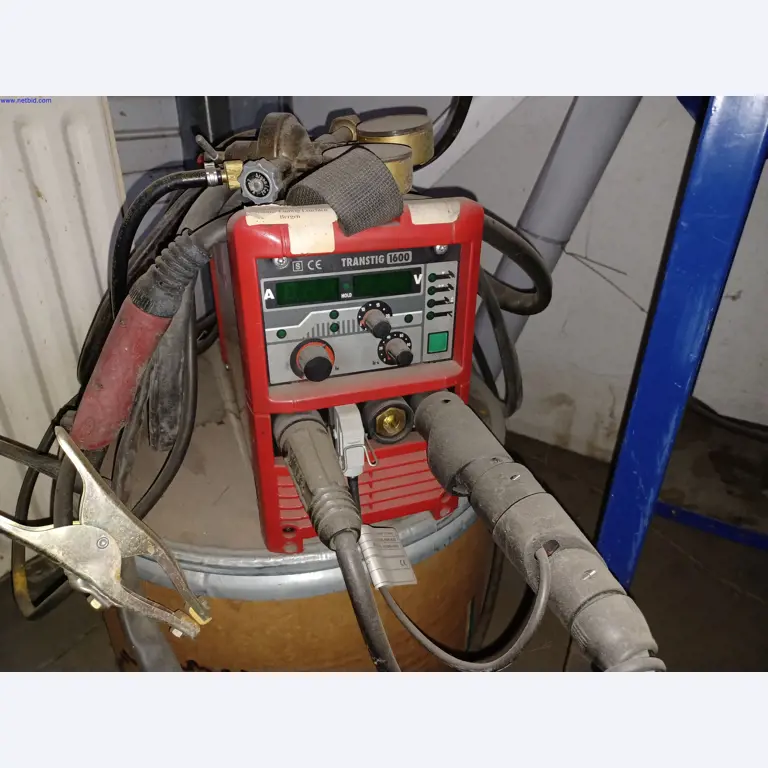 Stroje výrobce osvětlení, včetně strojů pro obrábění kovů s příslušenstvím, kontinuální lakovací systém, vysokoregálové regály, průmyslové vozíky, vozidla, IT a kancelářské vybavení.-2