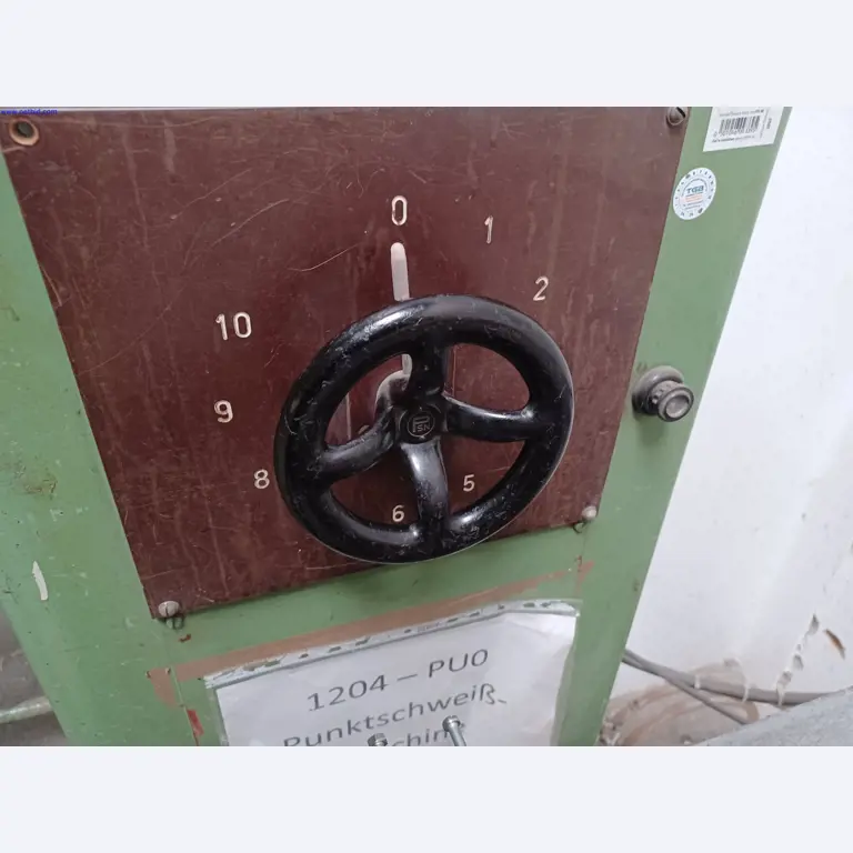 Stroje výrobce osvětlení, včetně strojů pro obrábění kovů s příslušenstvím, kontinuální lakovací systém, vysokoregálové regály, průmyslové vozíky, vozidla, IT a kancelářské vybavení.-2