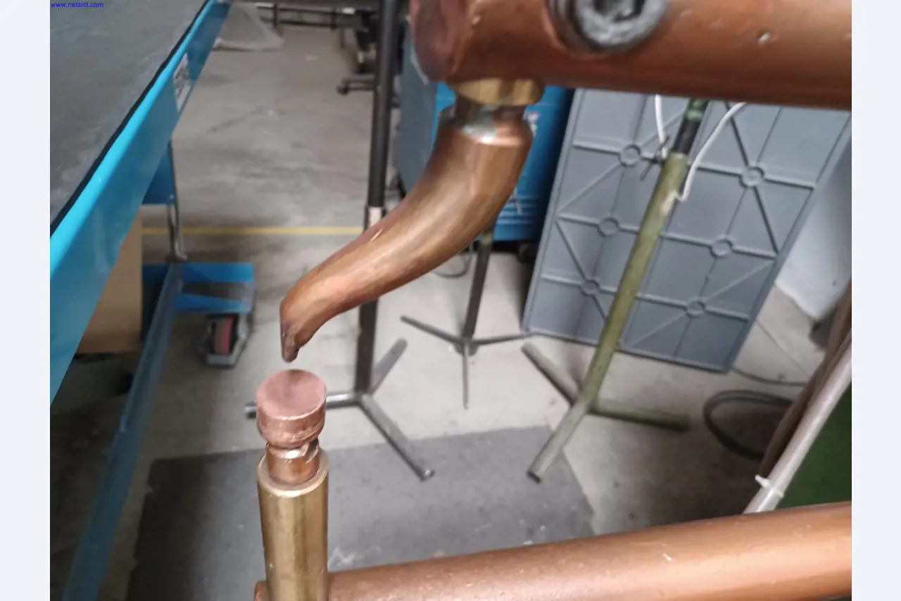 Stroje výrobce osvětlení, včetně strojů pro obrábění kovů s příslušenstvím, kontinuální lakovací systém, vysokoregálové regály, průmyslové vozíky, vozidla, IT a kancelářské vybavení.-3