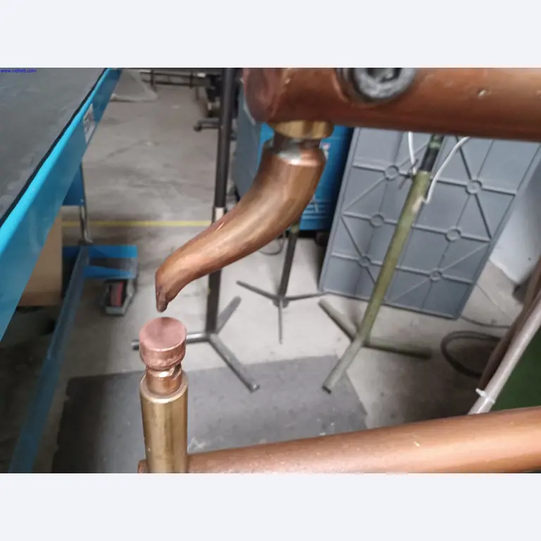 Stroje výrobce osvětlení, včetně strojů pro obrábění kovů s příslušenstvím, kontinuální lakovací systém, vysokoregálové regály, průmyslové vozíky, vozidla, IT a kancelářské vybavení.-3