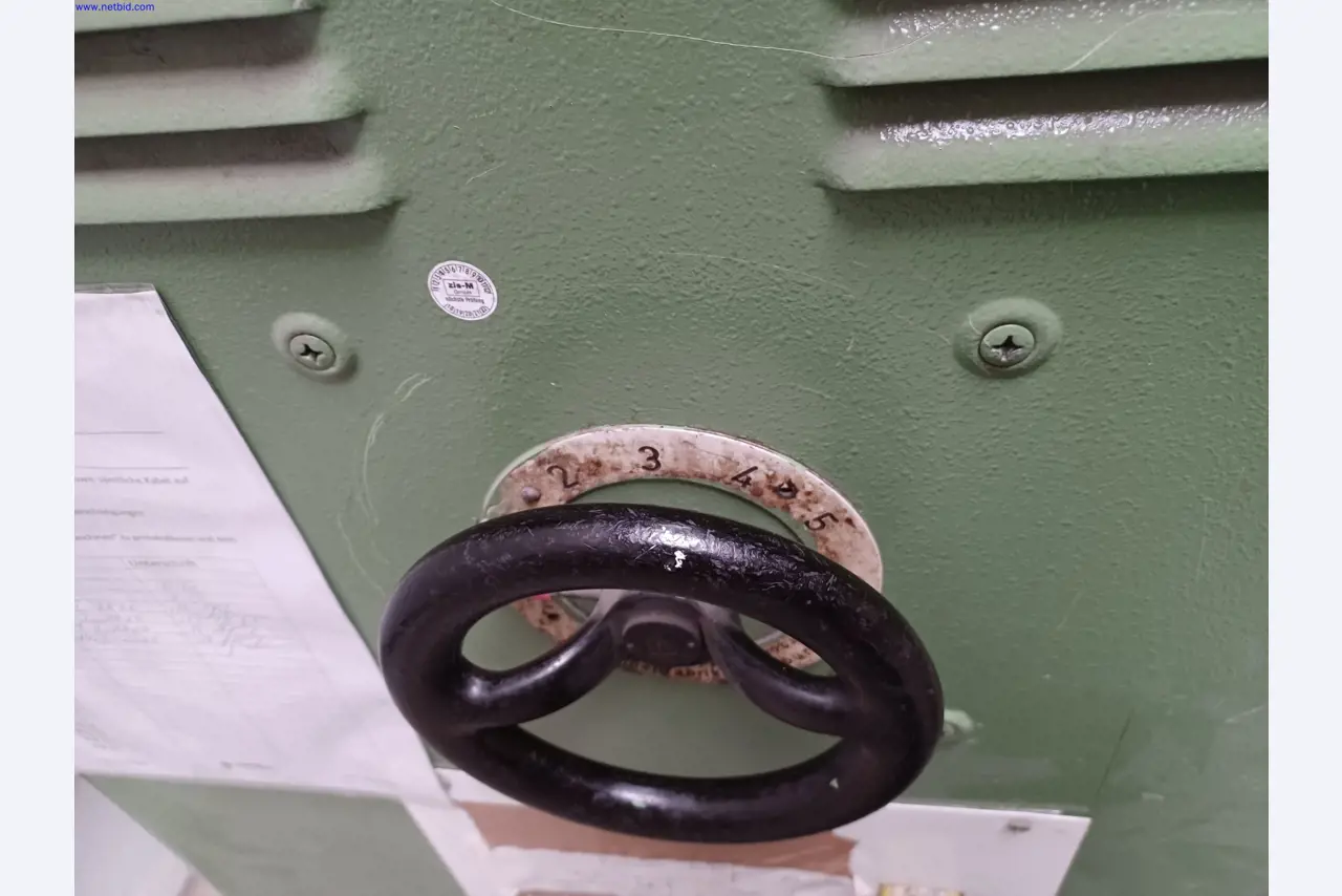 Maszyny producenta oświetlenia, w tym do obróbki metalu z akcesoriami, system ciągłego malowania, regały wysokiego składowania, wózki przemysłowe, pojazdy, sprzęt IT i biurowy-3