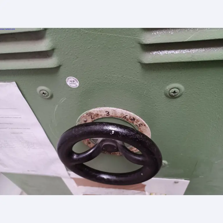 Maszyny producenta oświetlenia, w tym do obróbki metalu z akcesoriami, system ciągłego malowania, regały wysokiego składowania, wózki przemysłowe, pojazdy, sprzęt IT i biurowy-3