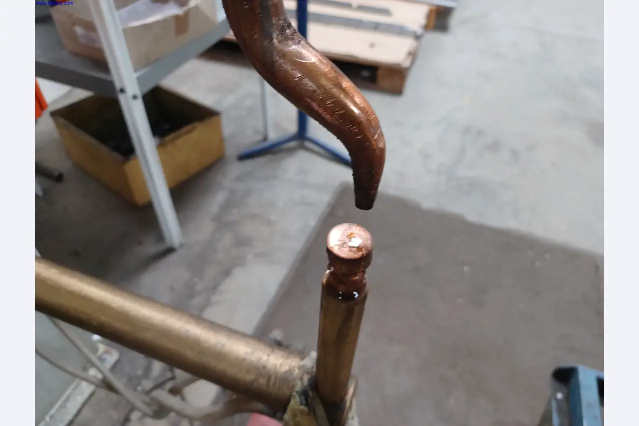 Maszyny producenta oświetlenia, w tym do obróbki metalu z akcesoriami, system ciągłego malowania, regały wysokiego składowania, wózki przemysłowe, pojazdy, sprzęt IT i biurowy-2