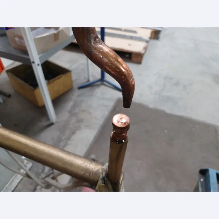 Maszyny producenta oświetlenia, w tym do obróbki metalu z akcesoriami, system ciągłego malowania, regały wysokiego składowania, wózki przemysłowe, pojazdy, sprzęt IT i biurowy-2