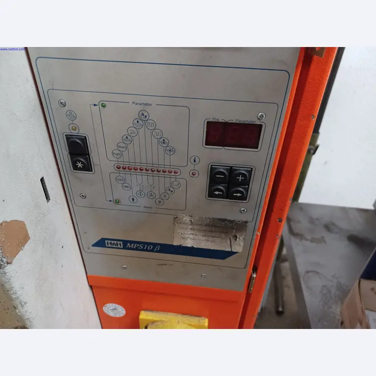 Maszyny producenta oświetlenia, w tym do obróbki metalu z akcesoriami, system ciągłego malowania, regały wysokiego składowania, wózki przemysłowe, pojazdy, sprzęt IT i biurowy-4