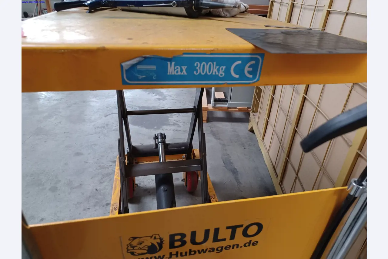 Stroje výrobce osvětlení, včetně strojů pro obrábění kovů s příslušenstvím, kontinuální lakovací systém, vysokoregálové regály, průmyslové vozíky, vozidla, IT a kancelářské vybavení.-2