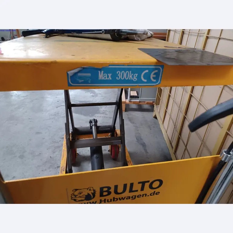 Stroje výrobce osvětlení, včetně strojů pro obrábění kovů s příslušenstvím, kontinuální lakovací systém, vysokoregálové regály, průmyslové vozíky, vozidla, IT a kancelářské vybavení.-2