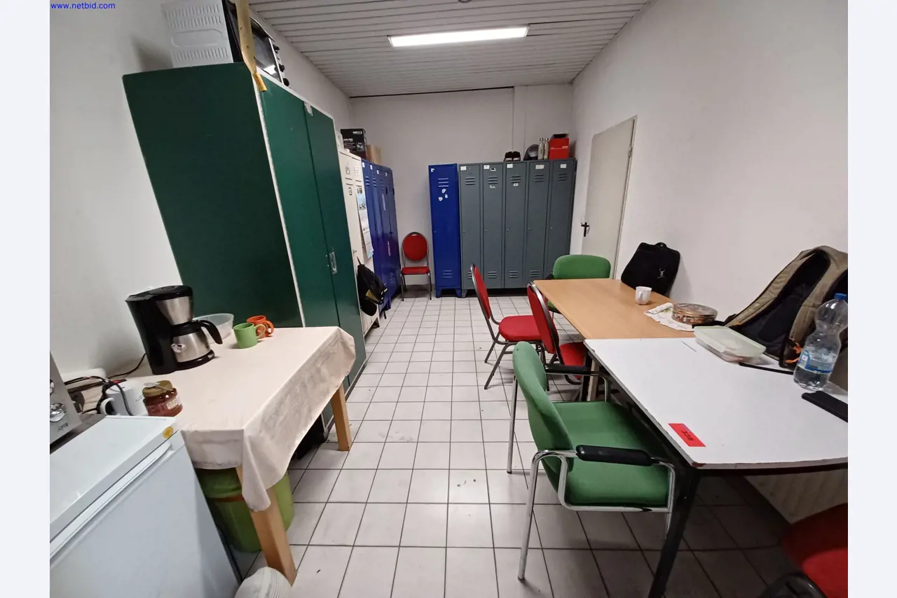 Machines of a lighting manufacturer for metalworking with accessories, continuous painting system, high-bay racking, industrial trucks, vehicles, IT and office equipment-1