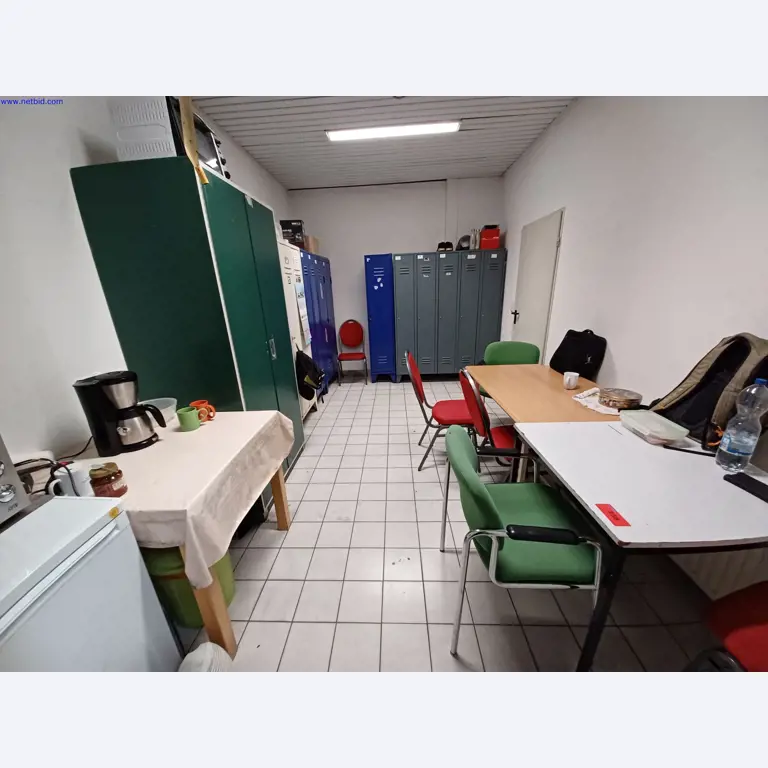 Machines of a lighting manufacturer for metalworking with accessories, continuous painting system, high-bay racking, industrial trucks, vehicles, IT and office equipment-1