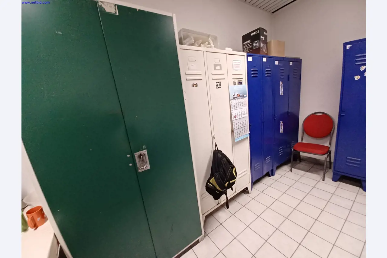 Machines of a lighting manufacturer for metalworking with accessories, continuous painting system, high-bay racking, industrial trucks, vehicles, IT and office equipment-4