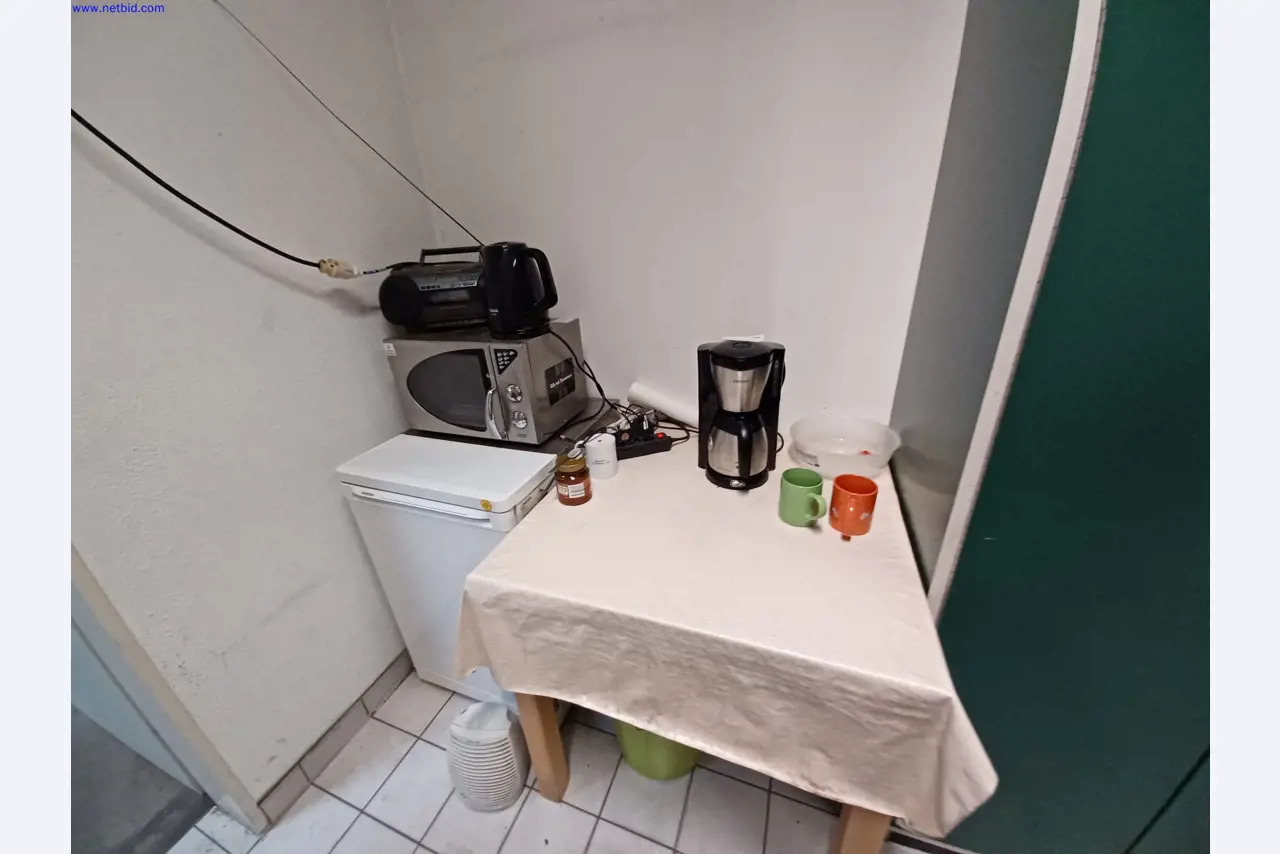 Machines of a lighting manufacturer for metalworking with accessories, continuous painting system, high-bay racking, industrial trucks, vehicles, IT and office equipment-5